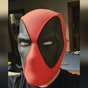 3D printed Deadpool helmet (magnetized)